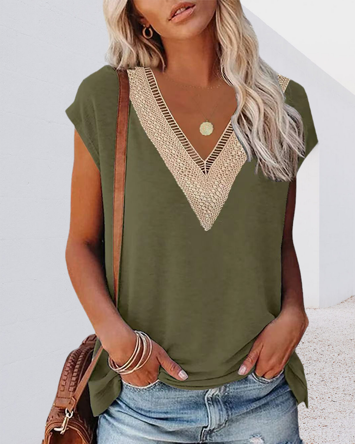 Coby | T-shirt met V-hals en Kant
