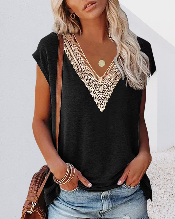 Coby | T-shirt met V-hals en Kant