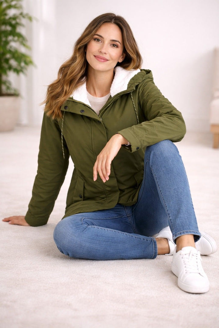 Jacqueline | Lange Winterjas met Capuchon en Voering